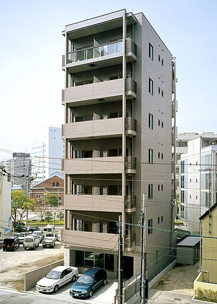 収納力UPロフト付きのお部屋。広島電鉄本社近くに立地。市内中心部へのアクセス良好。