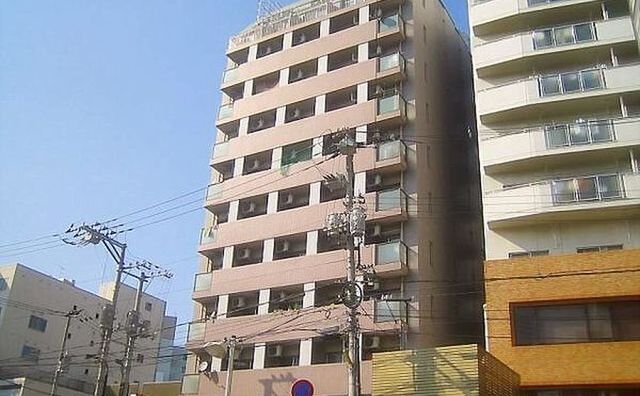 セブン‐イレブン 広島的場１丁目店まで218m、ファミリーマート 広島金屋町店まで235m、ユアーズLIVIアッセ店まで760m、アバンセekie広島駅店まで1,208m、広島金屋町郵便局まで200m