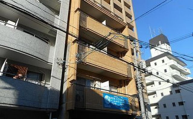 市内中心部（八丁堀・紙屋町）にも通勤し易い立地、エントランス側から撮影した外観です。